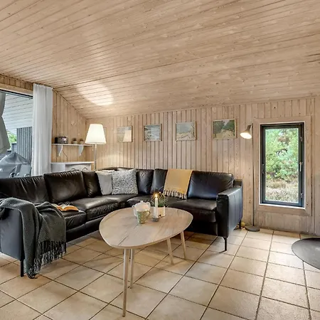3 Bedroom Beautiful Home In Romo * Romo