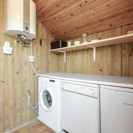 3 Bedroom Beautiful Home In Romo