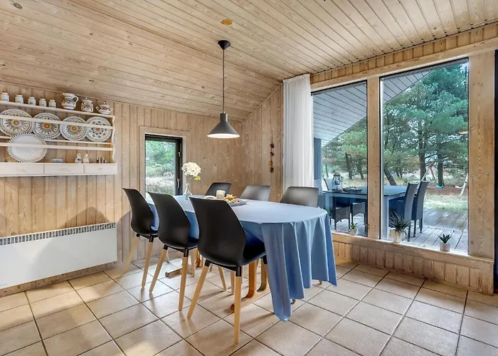 Three-bedroom In بيت للعطل *